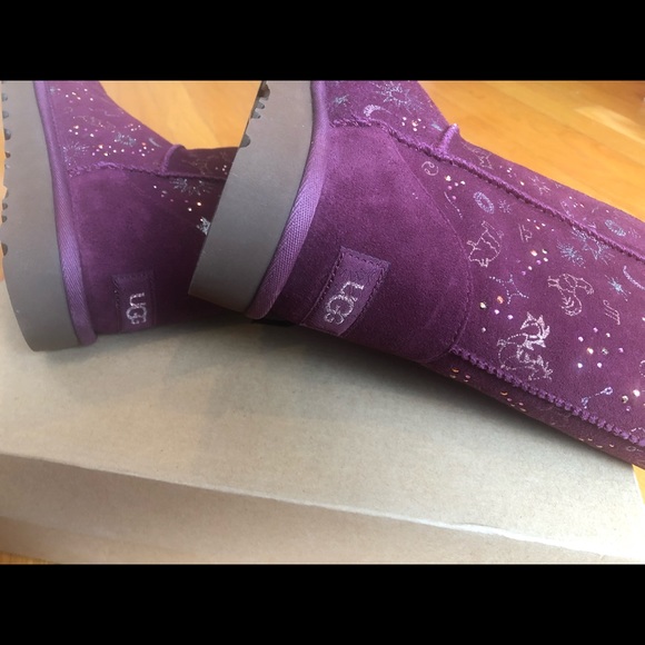 UGG Wild Grape Classic Zodiac Short Suede Boot NEW in Box - Picture 7 of 12